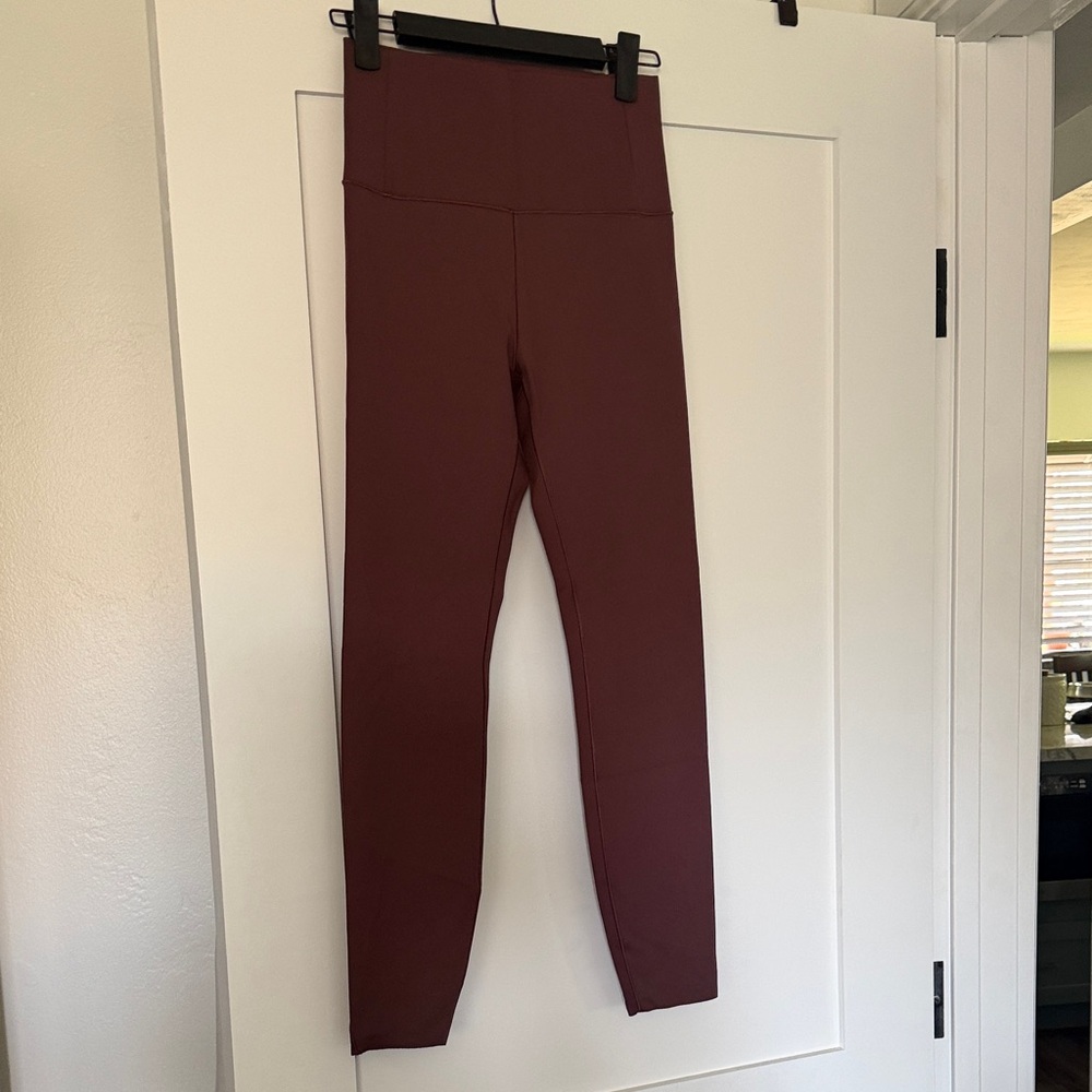 Vuori High-Waist Leggings in Deep Burgundy